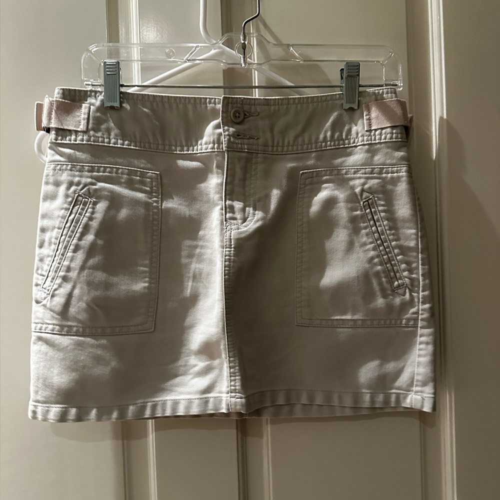 Old Navy khaki mini skirt size 0. Low rise